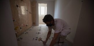 La descarbonización de la vivienda no arranca: reformar el baño y la cocina antes que el sistema eléctrico | Economía