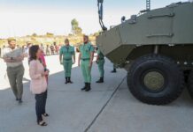 Robles transmite su “preocupación” a Indra por los retrasos en el programa de vehículos 8X8 Dragón | Economía