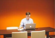 Los marketers suben a la ola de formación en IA y growth hacking