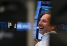 ¿Le queda recorrido al Ibex 35? El selectivo encara sus máximos históricos entre optimismo y cautela | Mercados Financieros