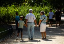 ¿95 euros menos en 2026? Solo las nóminas que superen 5.000 euros al mes aportarán en torno a esa cifra anual para las pensiones | Economía