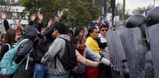 Paro avanza con agresiones cruzadas entre manifestantes y fuerza pública que alcanzan a ciudadanos y periodistas | Política | Noticias