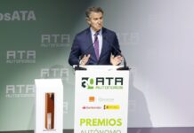 Feijóo anuncia que si gobierna eximirá del pago del IVA a los autónomos que facturen hasta 85.000 euros al año | Economía