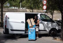 El bum del empleo paquete a paquete: el transporte es el sector que más crece el último año | Economía