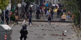 Tras ser dispersados por la lluvia y la fuerza pública, manifestantes se reunieron en la Casa de la Cultura en Quito | Política | Noticias