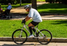 La brecha en la pensión de asalariados y autónomos persiste: 1.012 euros por cuenta propia, 1.669 por cuenta ajena | Economía