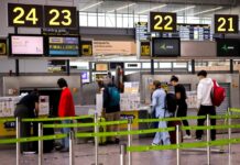 Bruselas expedienta a España por impedir que las aerolíneas cobren por el equipaje de mano | Economía