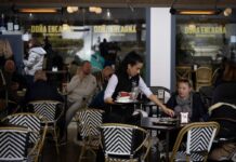 El crecimiento económico no logra recortar la brecha de riqueza entre comunidades | Economía