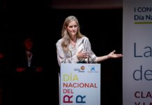 El Gobierno ultima un decreto para facilitar el autoconsumo a comunidades de vecinos y bajar el recibo | Economía