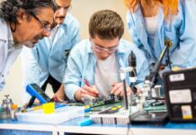 Hamilton y Emagister crean el ‘FP Ranking’ para medir la excelencia en la Formación Profesional privada | Formación | Economía