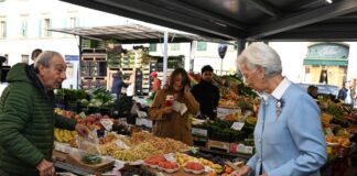 La inflación de la zona euro se modera en octubre hasta el 2,1%, una décima menos | Economía