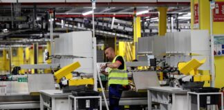 La economía española modera su crecimiento hasta el 0,6% en el tercer trimestre lastrada por el sector exterior | Economía