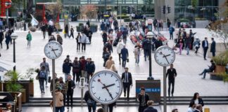 El debate del cambio de hora: ¿Cuánto se ahorra en consumo energético? ¿Cómo afecta a los hogares? | Economía nacional e internacional