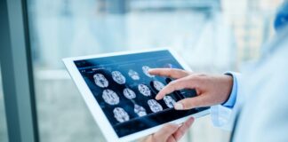 Advances and challenges posed by artificial intelligence in the healthcare sector •