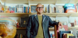 Cory Doctorow: “Hay una amenaza implícita a los gobiernos: si no te sometes a Trump, sus tecnológicas te cortan las piernas” | Negocios