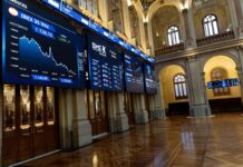 La banca desembolsa 21.000 millones en cinco años para recomprar el 12% de su capital | Mercados Financieros