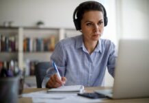 Tijeretazo en el teletrabajo de una empleada social por problemas para mantener la atención del centro | Mis Derechos | Economía