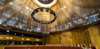 La justicia europea avala la directiva de salarios mínimos en la UE pero rebaja su alcance | Economía