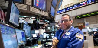 Entre los riesgos y el miedo a perderse las subidas: el difícil equilibrio de una Bolsa en máximos | Mercados Financieros