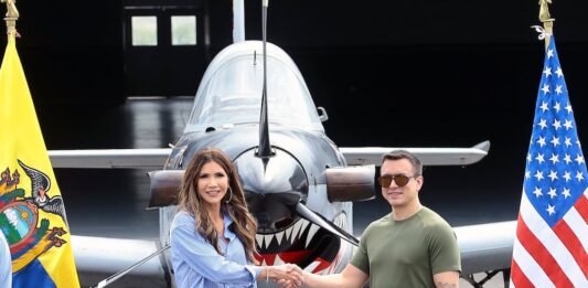 Fuerzas aéreas de Estados Unidos y Ecuador sobrevuelan cielo de Manta para ‘desarticular las rutas del narcotráfico’, informa Daniel Noboa | Política | Noticias