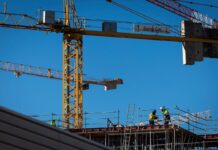 El euríbor sigue en tensión: sube en noviembre por cuarto mes consecutivo y pone en peligro el alivio a las hipotecas | Economía