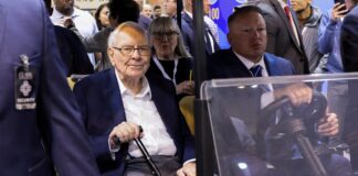 Warren Buffett se hace más rico con Google: gana 1.500 millones de dólares con el ‘rally’ de Alphabet en pocas semanas | Economía