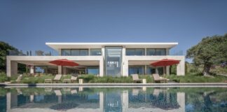 Las casas de la semana: tres niveles con ascensor y ‘jacuzzi’ en Sotogrande por 7,7 millones | Negocios