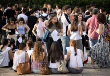 Las claves del estatuto del becario: ¿qué cambiaría en las prácticas? ¿a qué se arriesgan las entidades que no cumplan? | Economía