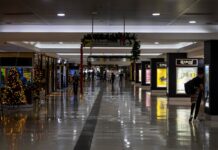 Trump anuncia el cierre total del espacio aéreo de Venezuela | Internacional