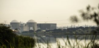 Las eléctricas y la empresa catalana presionan a Junts y ERC para influir al Gobierno con la prórroga nuclear | Economía