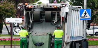 Los inspectores de Hacienda local alertan de un agujero de 2.000 millones en la gestión de basuras pese al nuevo impuesto | Economía