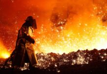 Los Gobiernos europeos pierden el miedo a subir el salario mínimo con incrementos de dos dígitos en cinco años | Economía