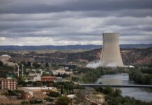Los argumentos de las nucleares catalanas para alargar su vida: el gran apagón, 90 millones anuales y el reactor americano de 80 años | Economía