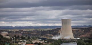 Las centrales nucleares catalanas se preparan para seguir los pasos de Almaraz y evitar su cierre | Economía