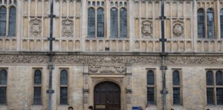 La ley del silencio se impone en Oxford ante los casos de acoso: “Soy un chico malo”, dijo un profesor tras bajarse los pantalones | Negocios