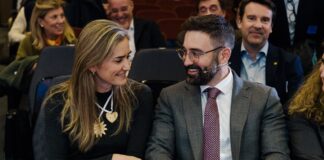 El Gobierno avala una mejora de los pagos a las compañías eléctricas por las redes | Economía