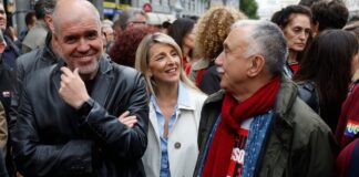 Los sindicatos piden un incremento del salario mínimo hasta 1.273 euros brutos al mes, un 7,5% más | Economía