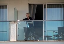 Las ‘kellys’ ganan su primera batalla a los hoteles: pactan con la balear MarSenses una rebaja de jornada a 32 horas para las mayores de 58 años | Economía