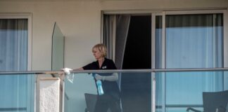 Las ‘kellys’ ganan su primera batalla a los hoteles: pactan con la balear MarSenses una rebaja de jornada a 32 horas para las mayores de 58 años | Economía