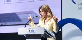 Trabajo se abre a que una parte del nuevo permiso por cuidados paliativos lo cubran las arcas públicas, como pide la patronal | Economía