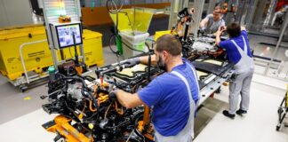 La actividad industrial europea crece por octavo mes consecutivo gracias a los países del sur | Economía nacional e internacional