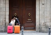 La mayoría de grandes ciudades ignoran los pisos turísticos en el diseño de la nueva tasa de basuras | Economía