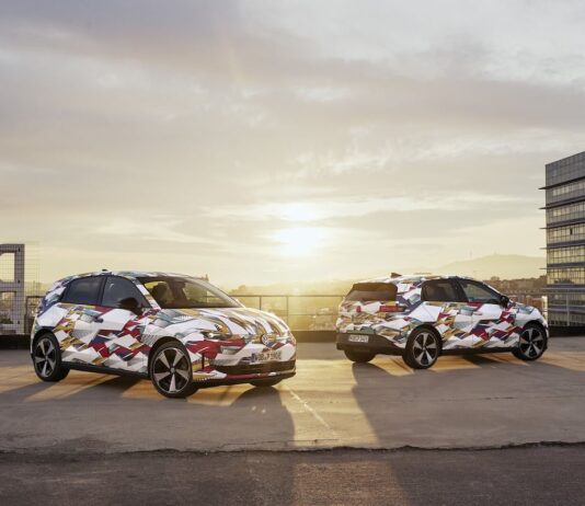 El automóvil busca ‘democratizar’ el eléctrico con coches por debajo de 25.000 euros para competir con China | Economía