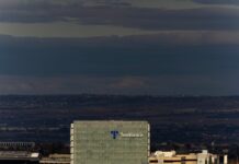 Telefónica propone rebajar el ERE en unas 600 personas, hasta las 5.500 salidas | Economía