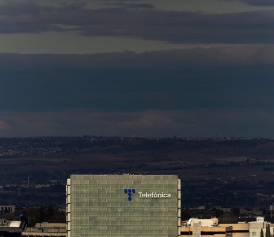 El Supremo confirma la multa de la CNMC a Telefónica por el uso indebido de números 902 | Empresas