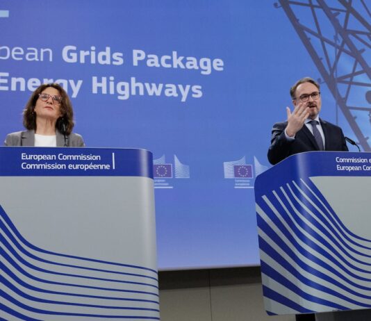 Bruselas busca impulsar dos “autopistas energéticas” para acelerar la interconexión de España con Europa | Economía