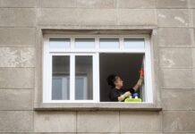 Los riesgos laborales de tres de cada diez empleadas de hogar siguen pendientes de evaluar pese a la obligatoriedad | Economía