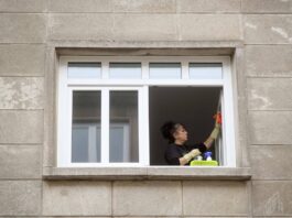 Los riesgos laborales de tres de cada diez empleadas de hogar siguen pendientes de evaluar pese a la obligatoriedad | Economía