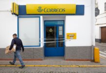 Correos sube un 7,9% los sellos nacionales y un 5,5% los paquetes para 2026 | Economía