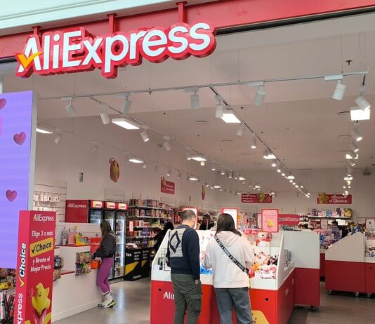 La UE cobrará tres euros a los paquetes de bajo coste de Temu, Shein o AliExpress que entren en el mercado comunitario | Economía